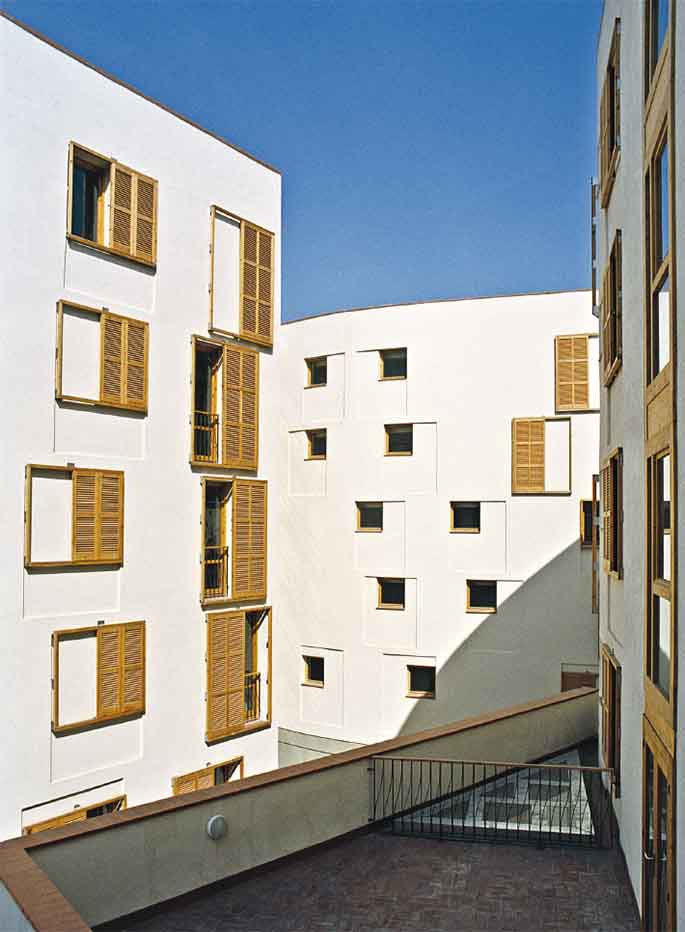 EMBT. Collective housing in Barcelona. Spain