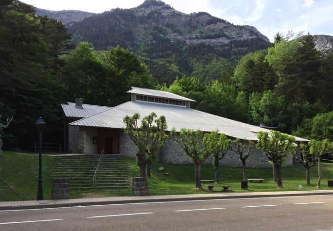 a+t visits the church by Fisac in Canfranc