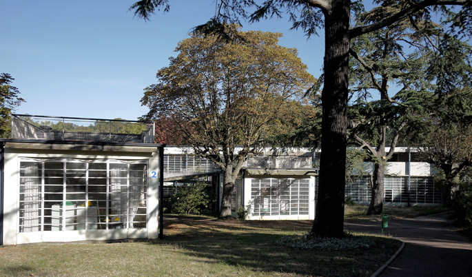  a+t visits the Suresnes Open-air School
