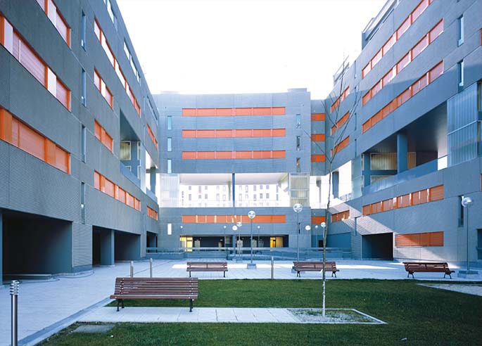 Arango Arquitectos. Vivienda colectiva en Carabachel. Madrid. España