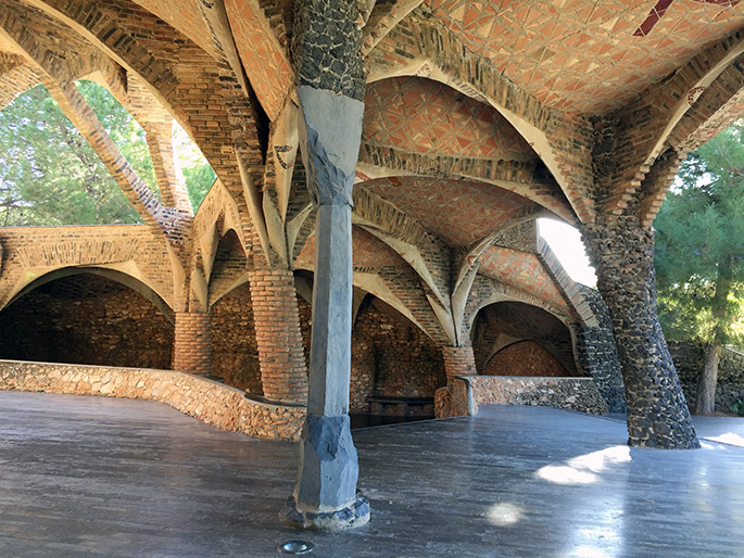 gaudi-cripta-colonia-guell