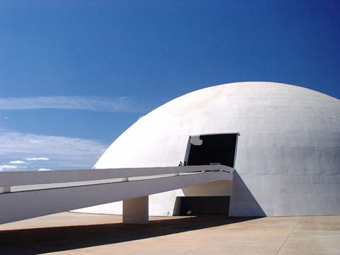 a+t - Oscar Niemeyer. Honestino Guimarães National Museum. Brasilia